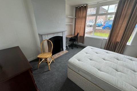4 bedroom semi-detached house to rent, Mackie Road, Filton, Bristol
