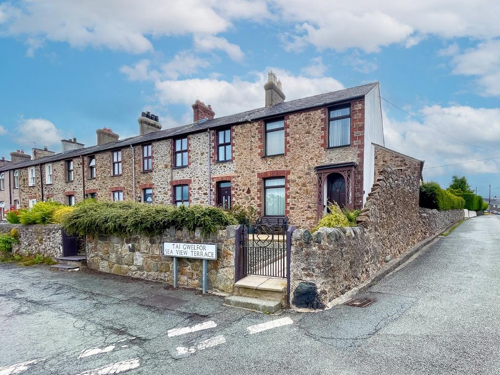 Sea View Terrace, Y Felinheli, Gwynedd, LL56 3 bed end of terrace house