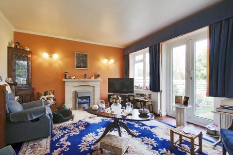 17 Grange Close, Edenbridge, TN8 5LT