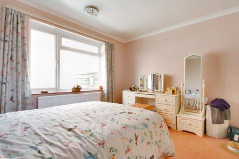 17 Grange Close, Edenbridge, TN8 5LT