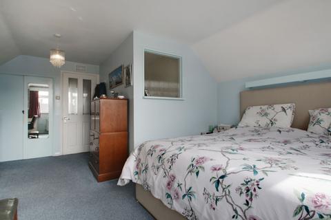 17 Grange Close, Edenbridge, TN8 5LT