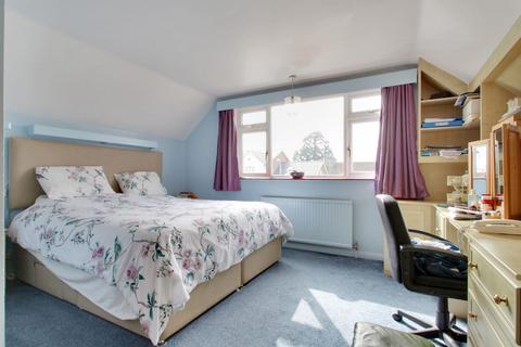 17 Grange Close, Edenbridge, TN8 5LT