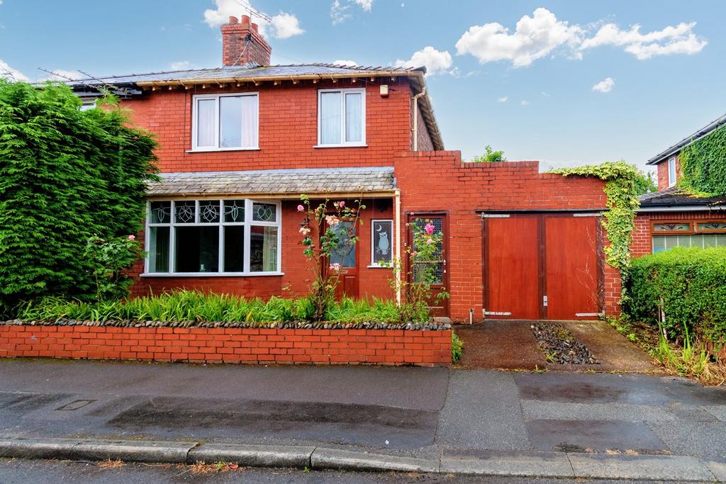 Springfield Avenue, Padgate, Warrington, WA1 3 bed semidetached house