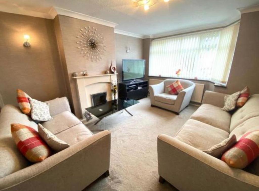 Canberra Road, Walsall 3 bed detached house £340,000