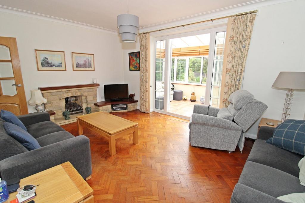Kenwood Drive, Beckenham, BR3 4 bed detached house £1,250,000