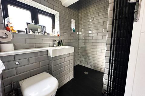 17 Priory Grove, Romford, RM3 9AS