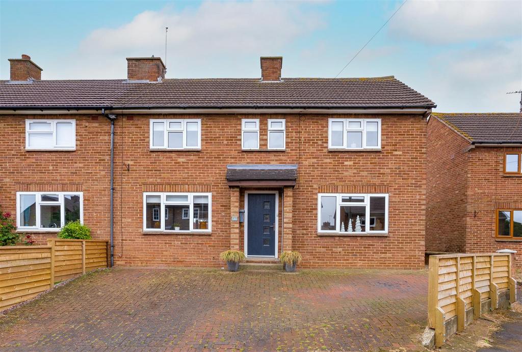 Roberts Street, Bozeat, Wellingborough 3 bed semidetached house for