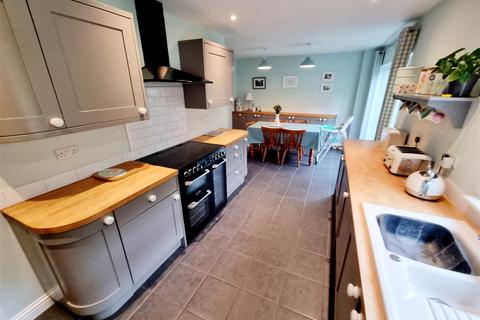 25 Castle Meadows, Launceston, PL15 7DZ