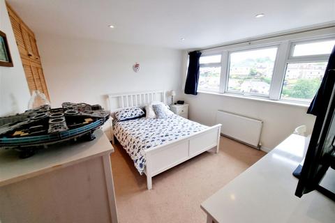 25 Castle Meadows, Launceston, PL15 7DZ