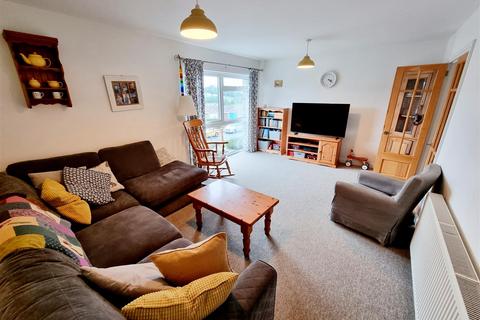 25 Castle Meadows, Launceston, PL15 7DZ