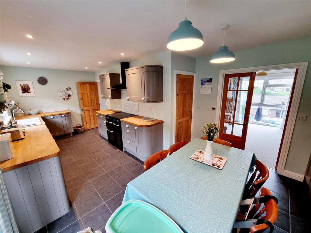 Kitchen &amp; Dining Room