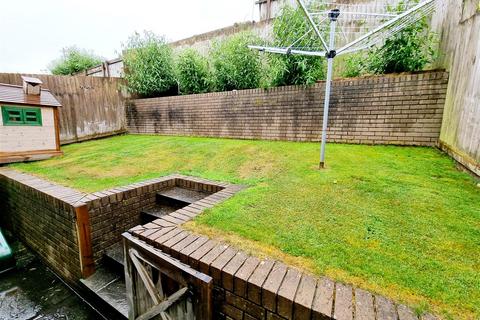 25 Castle Meadows, Launceston, PL15 7DZ