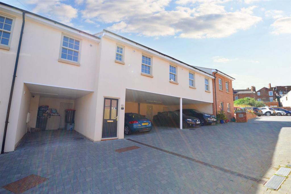 Union Street, Newport Pagnell 2 bed £1,195 pcm (£276 pw)