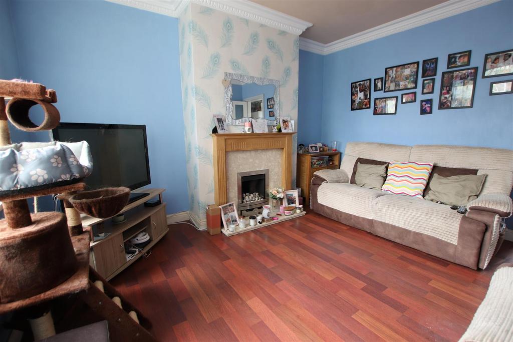 Plumpton Walk, Wrose 2 bed townhouse for sale £150,000