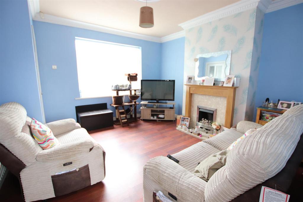 Plumpton Walk, Wrose 2 bed townhouse £145,000