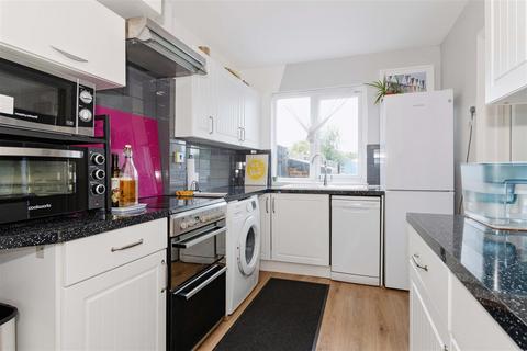 120 Congreve Road, Worthing, BN14 8EW