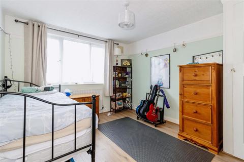 120 Congreve Road, Worthing, BN14 8EW