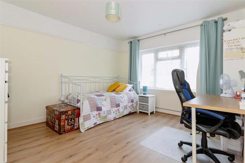 120 Congreve Road, Worthing, BN14 8EW