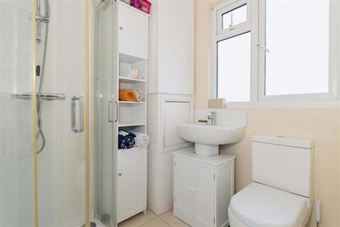 120 Congreve Road, Worthing, BN14 8EW