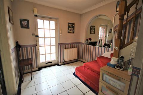 3 bedroom semi-detached house for sale - Gloucester Gardens, Cockfosters, EN4