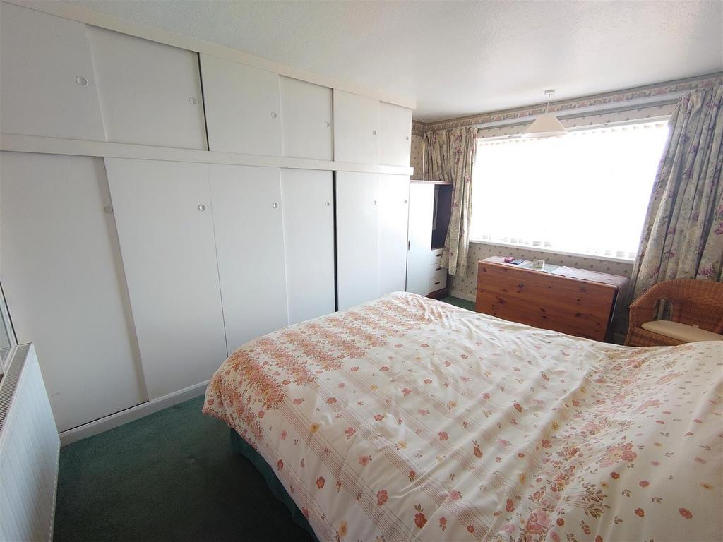 Bedroom 1.jpg