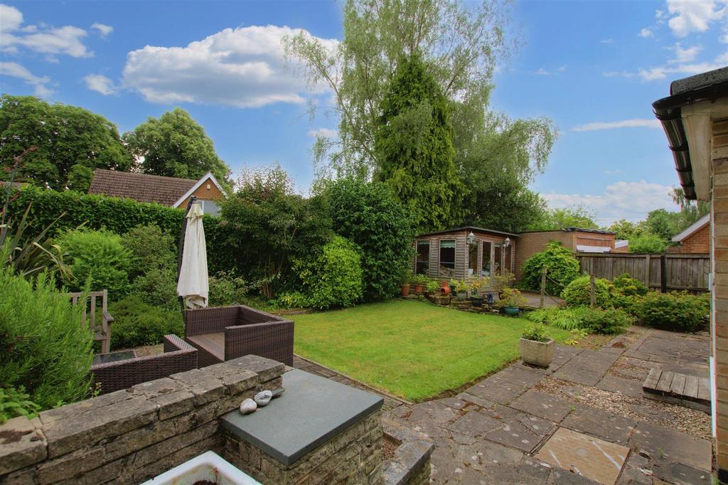 Gordon Close Attenborough Nottingham 4 bed detached house for sale £