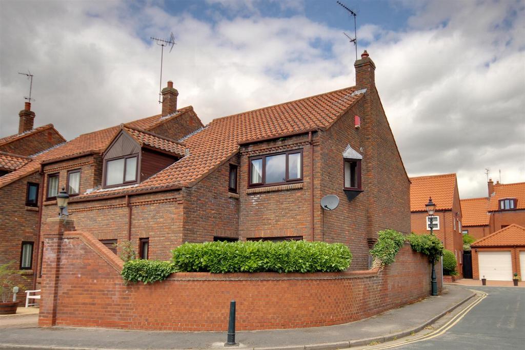 Waltham Lane, Beverley 3 bed end of terrace house £475,000