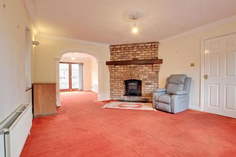 3 bedroom detached house for sale - Main Street, Beeford, Driffield