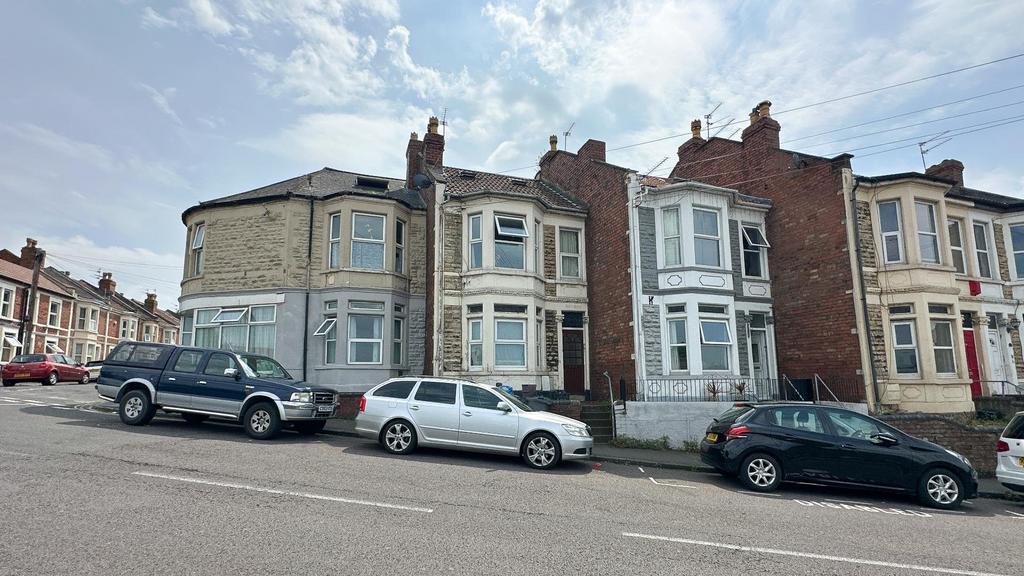 Sandy Park Road, Bristol 2 bed flat for sale £215,000