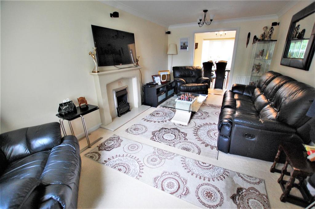 The Runway, Salisbury Village, Hatfield 5 bed detached house £725,000