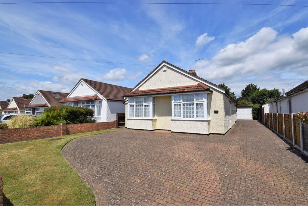 Royston Way, Near Burnham, Berkshire, SL1 3 bed bungalow for sale £