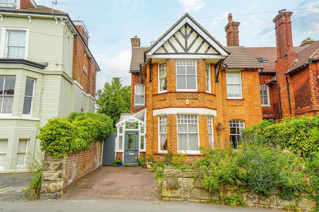 Springfield Road, St. LeonardsOnSea 6 bed semidetached house for