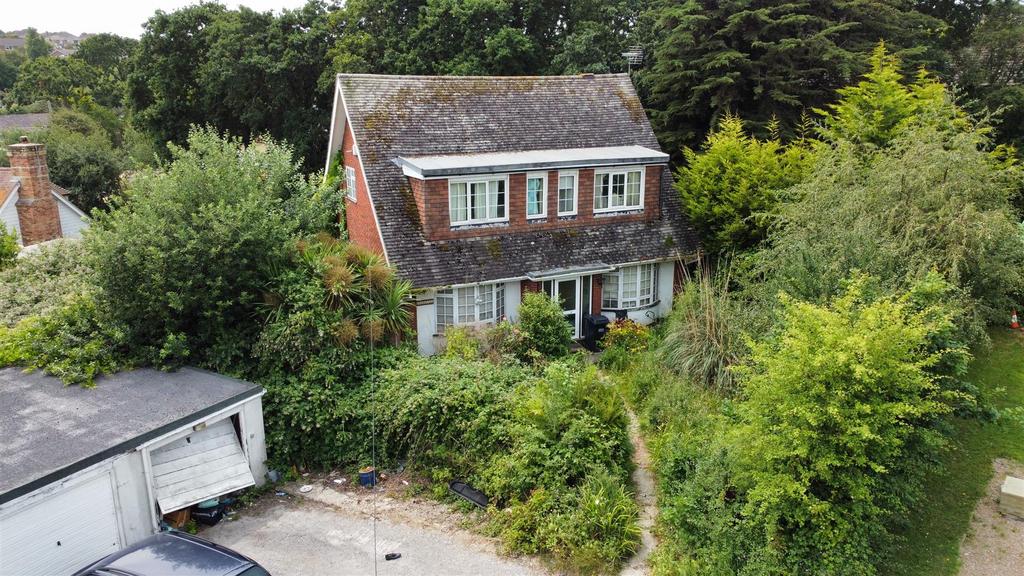 Broadway, Fairlight, Hastings 4 bed detached house for sale £550,000