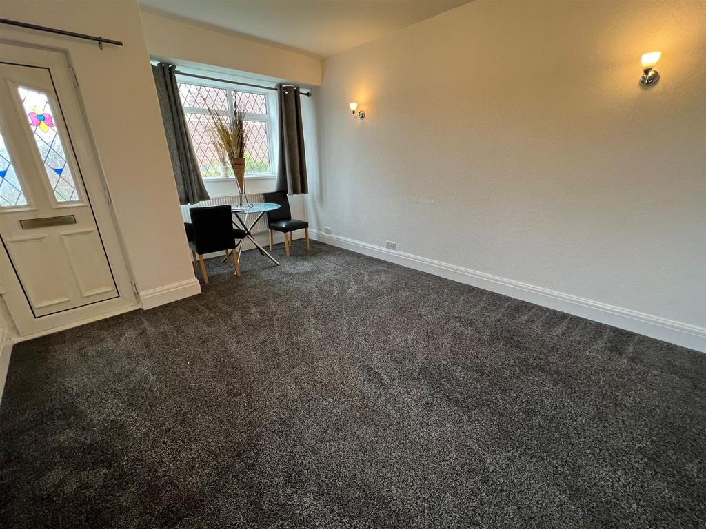 Ashgap Lane, Normanton 2 bed semidetached house to rent £750 pcm (£173 pw)