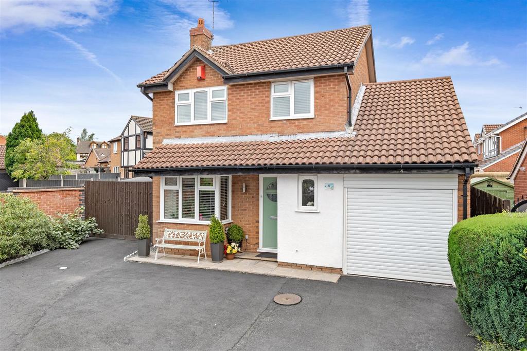 Crediton Close, Horeston Grange 3 bed detached house £295,000