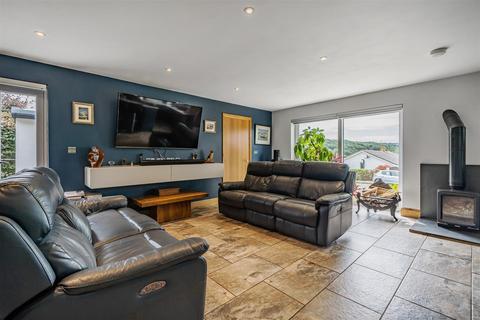 16 Meneth, Gweek, Helston, TR12 6UW