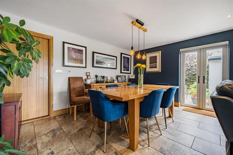 16 Meneth, Gweek, Helston, TR12 6UW