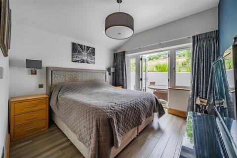 16 Meneth, Gweek, Helston, TR12 6UW