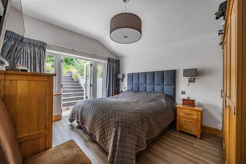 16 Meneth, Gweek, Helston, TR12 6UW