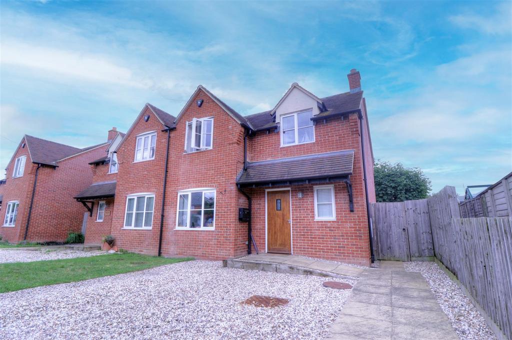 School Road, Aston Somerville 3 bed house £1,250 pcm (£288 pw)