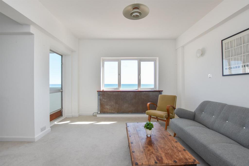 Marine Court, St. LeonardsOnSea 2 bed flat for sale £250,000