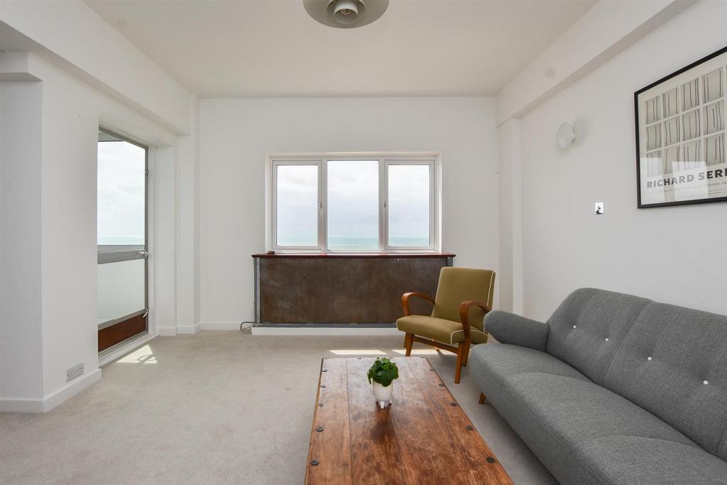 Marine Court, St. LeonardsOnSea 2 bed flat for sale £250,000