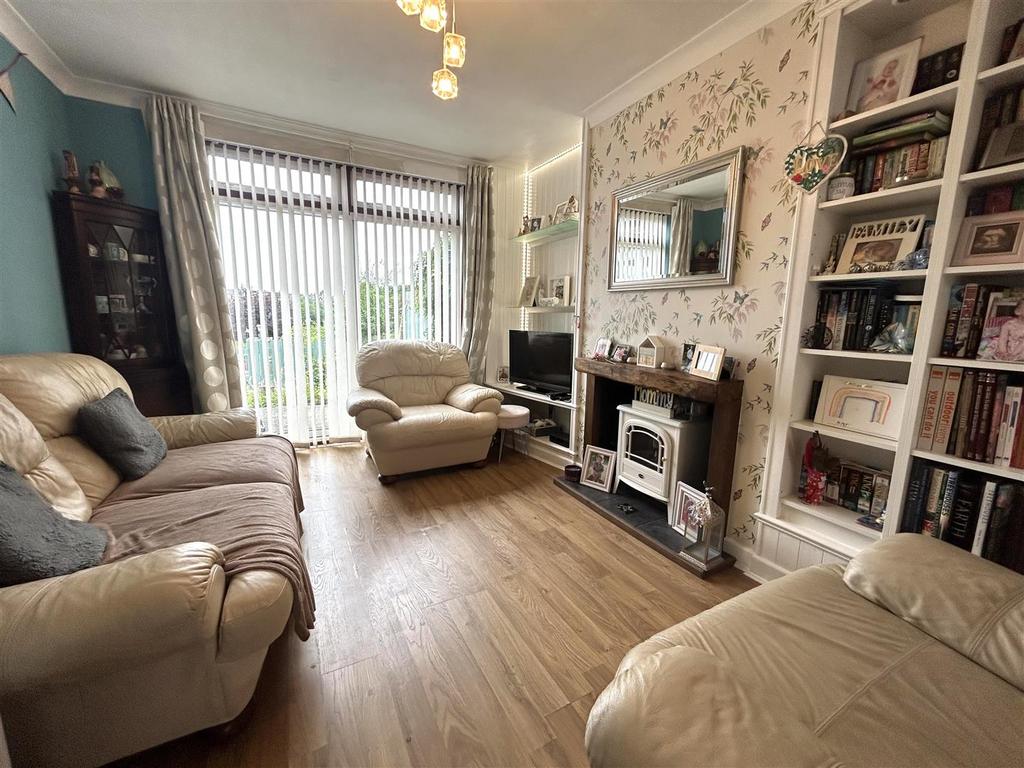 Carol Crescent, Halesowen 3 bed semidetached house for sale £310,000
