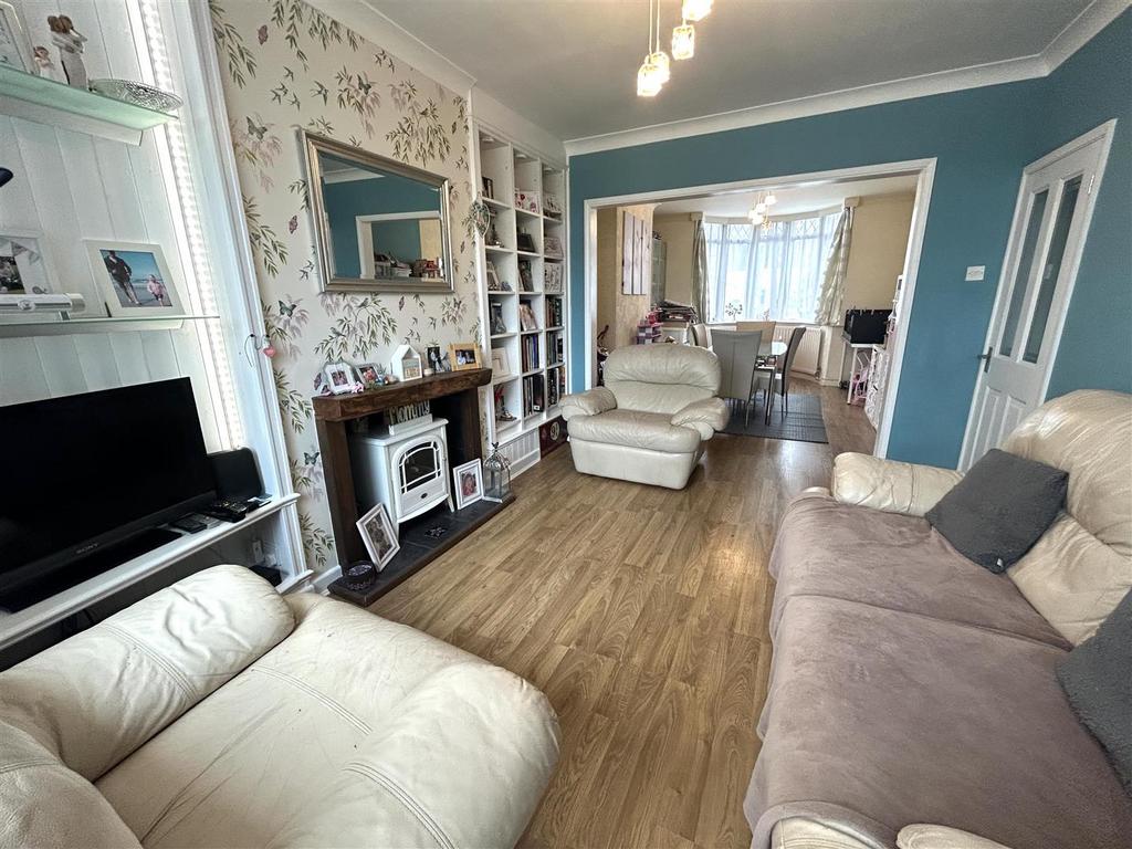 Carol Crescent, Halesowen 3 bed semidetached house for sale £310,000
