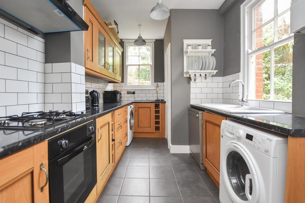 Victoria Avenue, Hastings 3 bed end of terrace house for sale £350,000