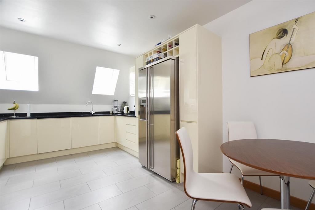 Pine Avenue, Hastings 3 bed penthouse for sale £350,000