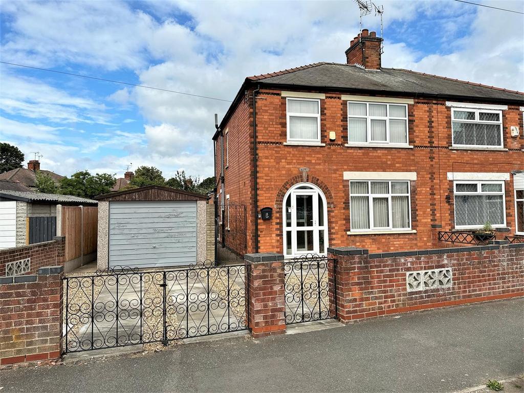 Gladstone Road, Newark 3 bed semidetached house for sale £240,000