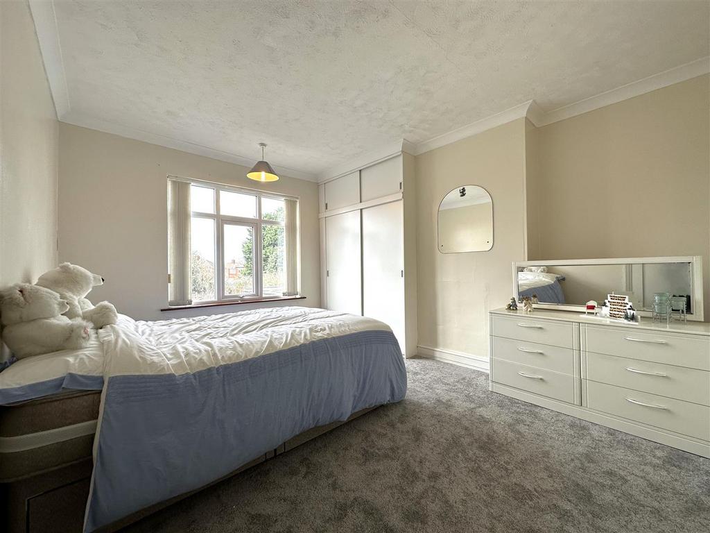 Master Bedroom 695