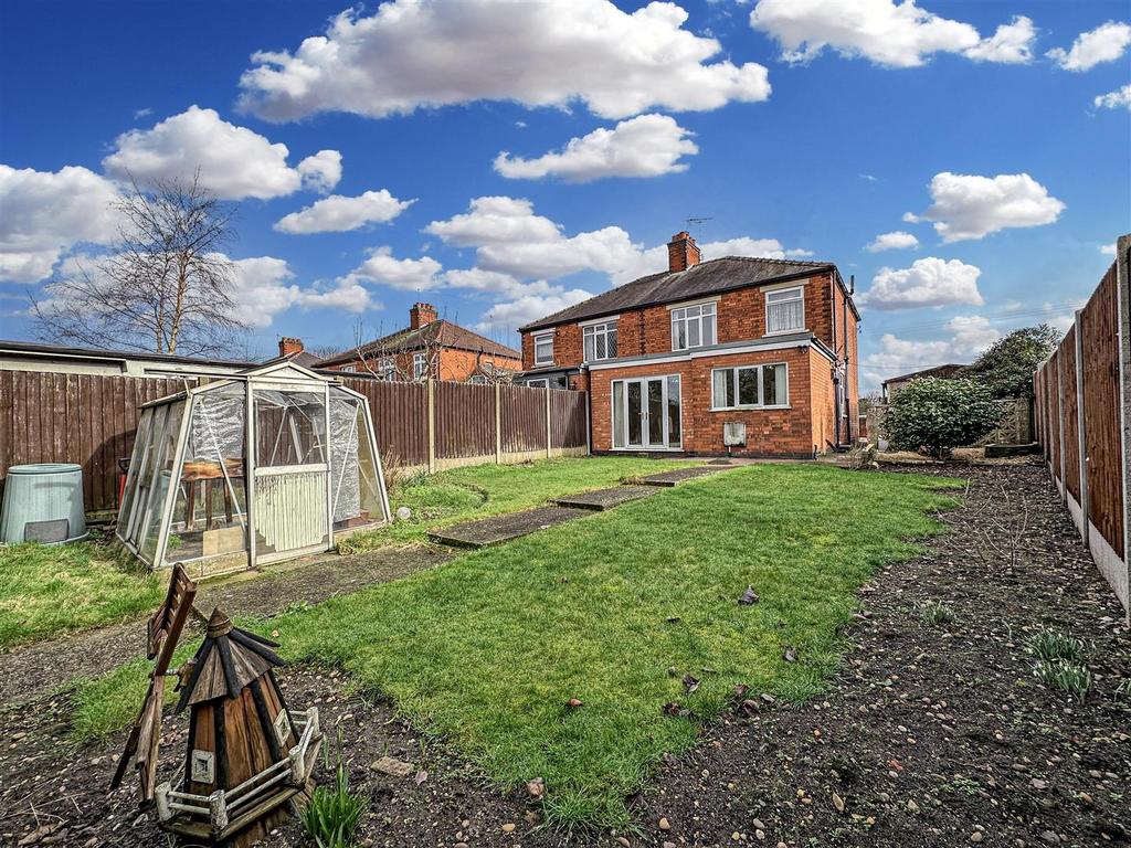 Rear Elevation & Garden 727