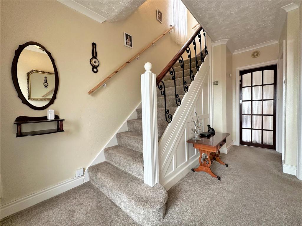 Entrance Hall 532